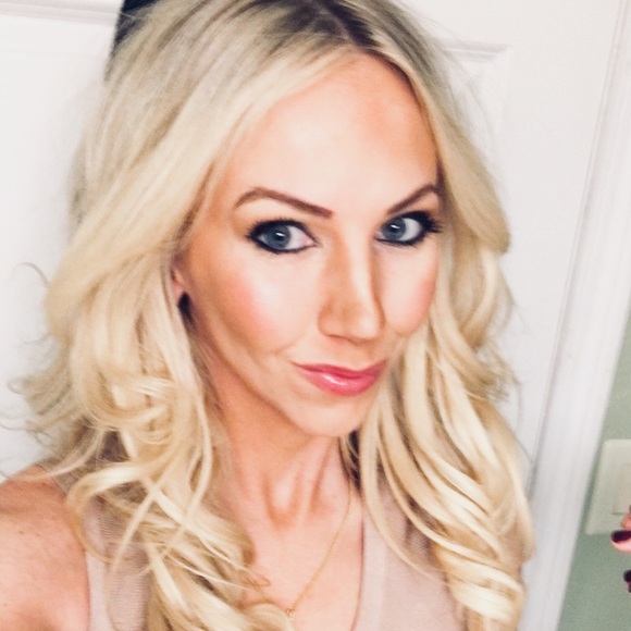 Meet Your Posher⭐️TOP RATED - @katharine917 Insta! - Picture 7 of 8